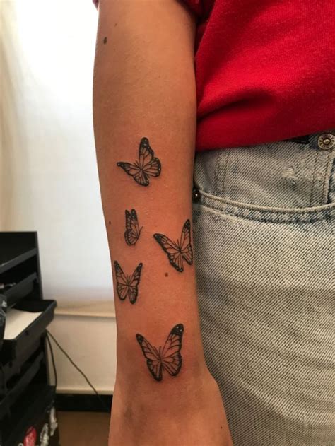 tatuajes de mariposas en el muslo dela pierna|80 ideas de tatuajes de mariposas y su significado